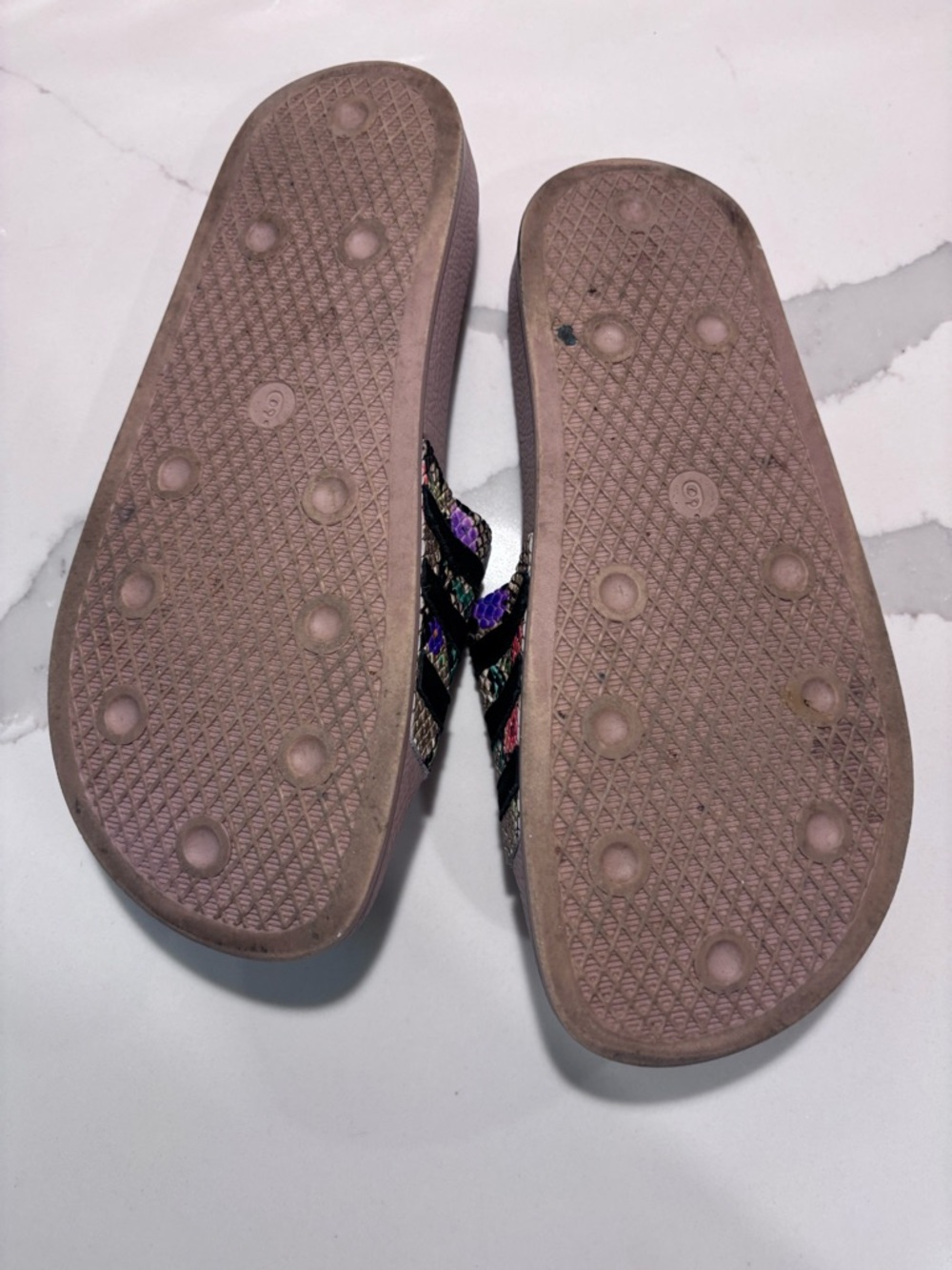 Adidas adilette slides - Picture 4 of 7